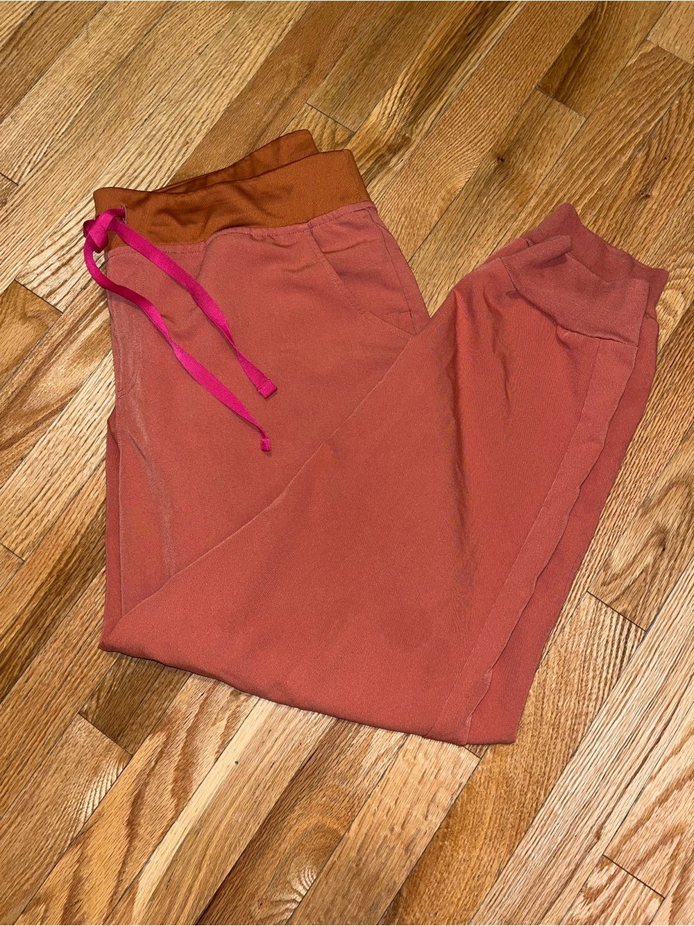 Women’s figs joggers